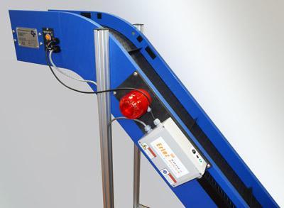 conveyor with plate metal detector